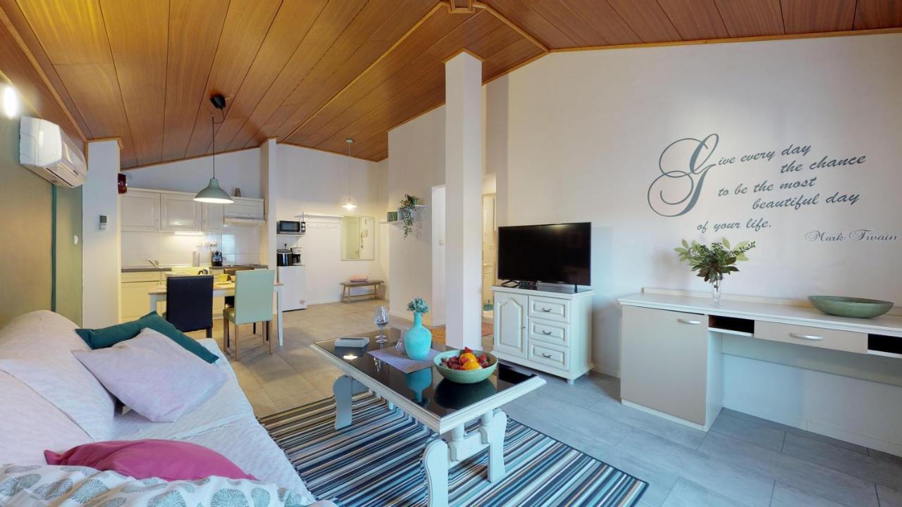 Lara Deluxe Superior 5 Star Apartment, Your Piece Of Heaven By The Sea & Park Novigrad (Istria) Exterior foto